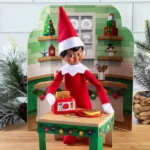 The Elf on the shelf Kit de ideas divertidas con 80 accesorios - Imagen 4